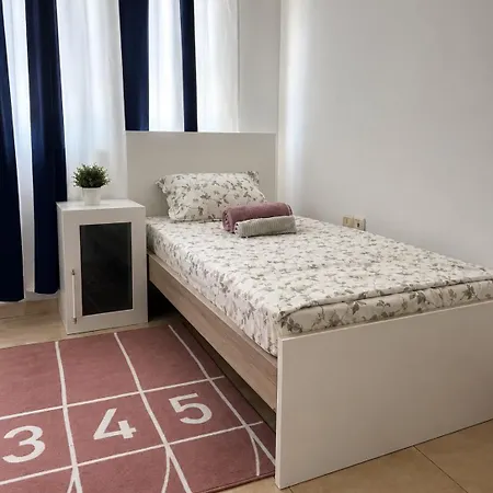 Cozy Astiri アパート